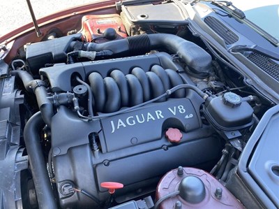 Lot 85 - 1999 Jaguar XK8 4.0