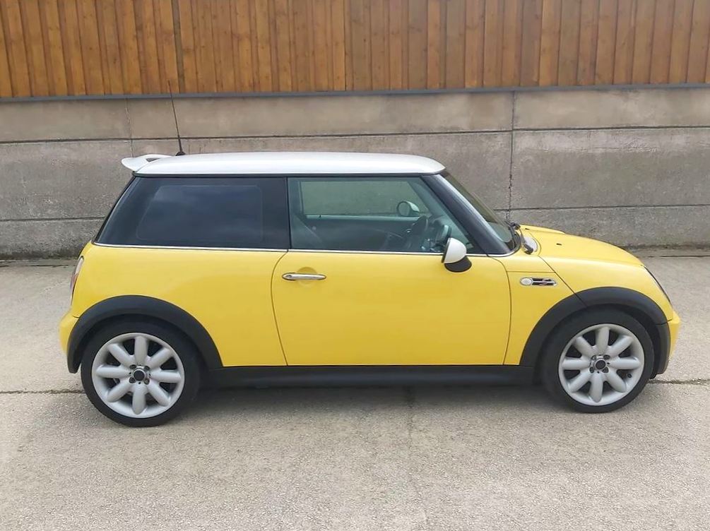 Lot 14 - 2002 Mini Cooper S