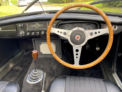 Lot 37 - 1971 MGB Roadster