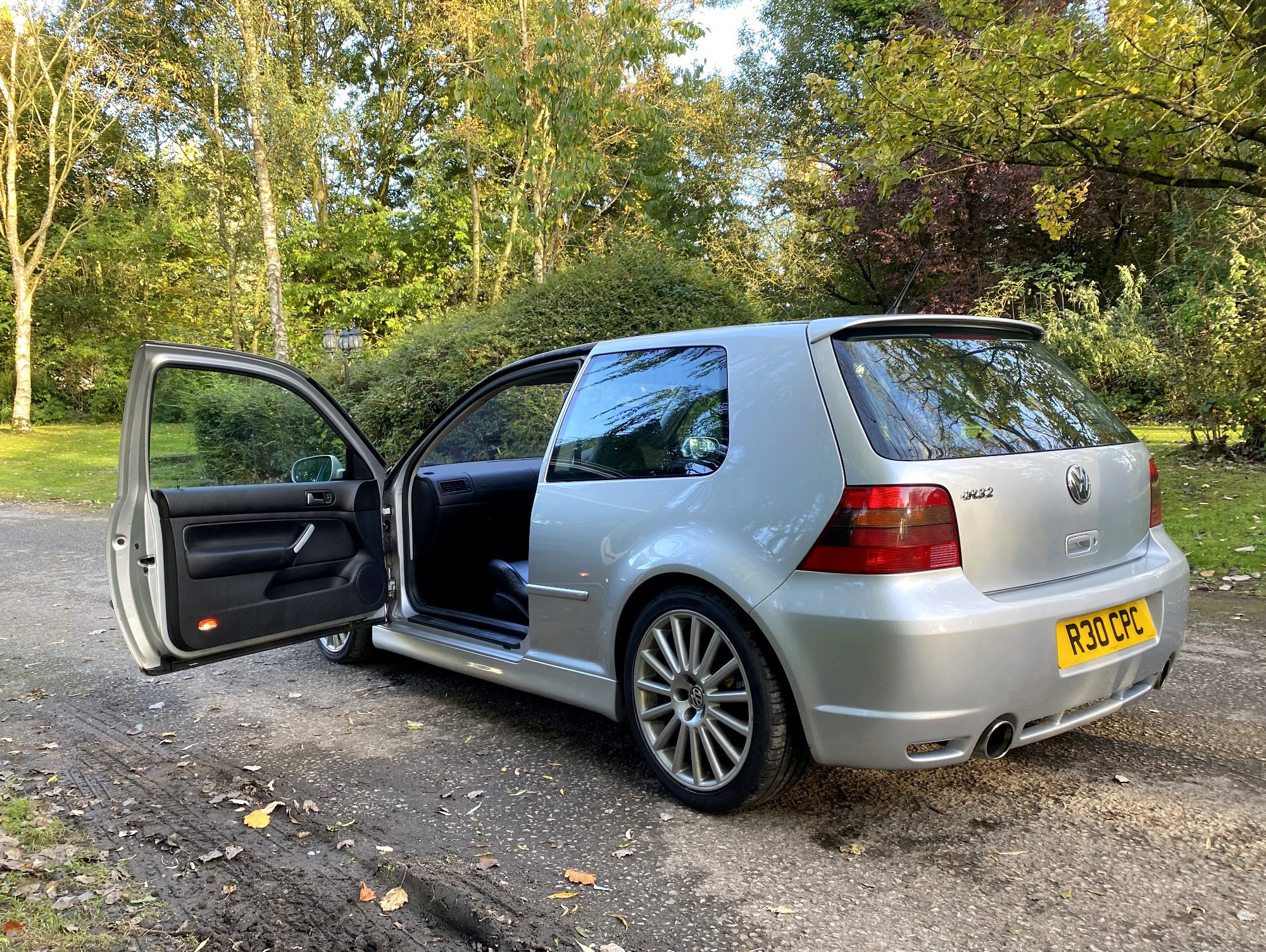 Lot 38 - 2003 Volkswagen Golf R32