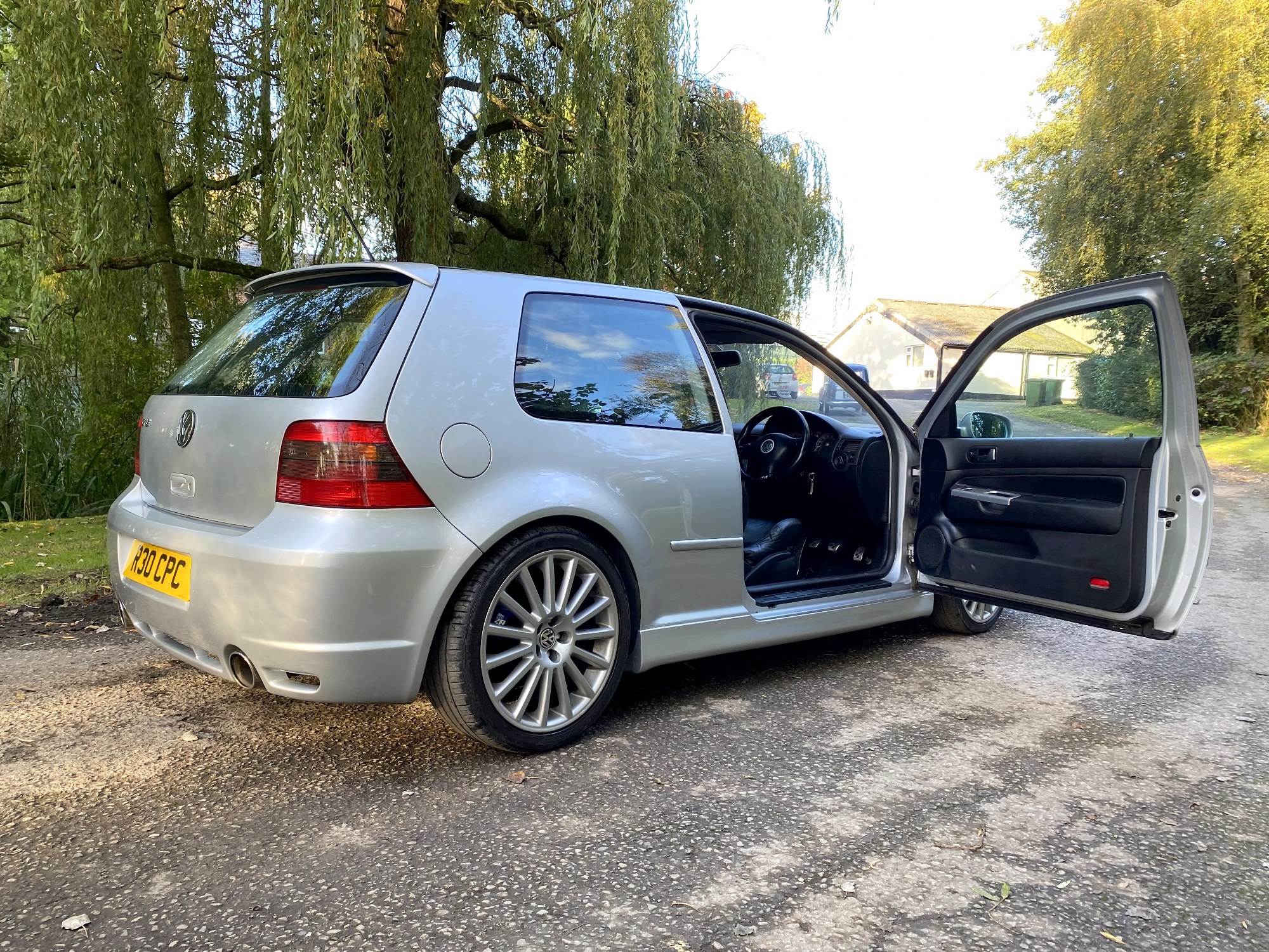 Lot 38 - 2003 Volkswagen Golf R32