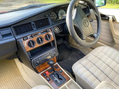Lot 6 - 1993 Mercedes-Benz 190E 2.6L