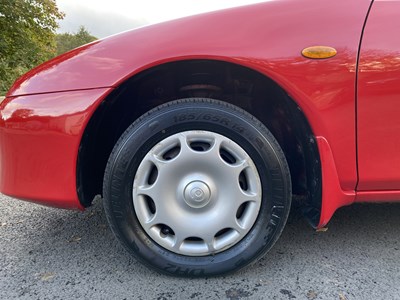 Lot 4 - 1996 Mazda 323F