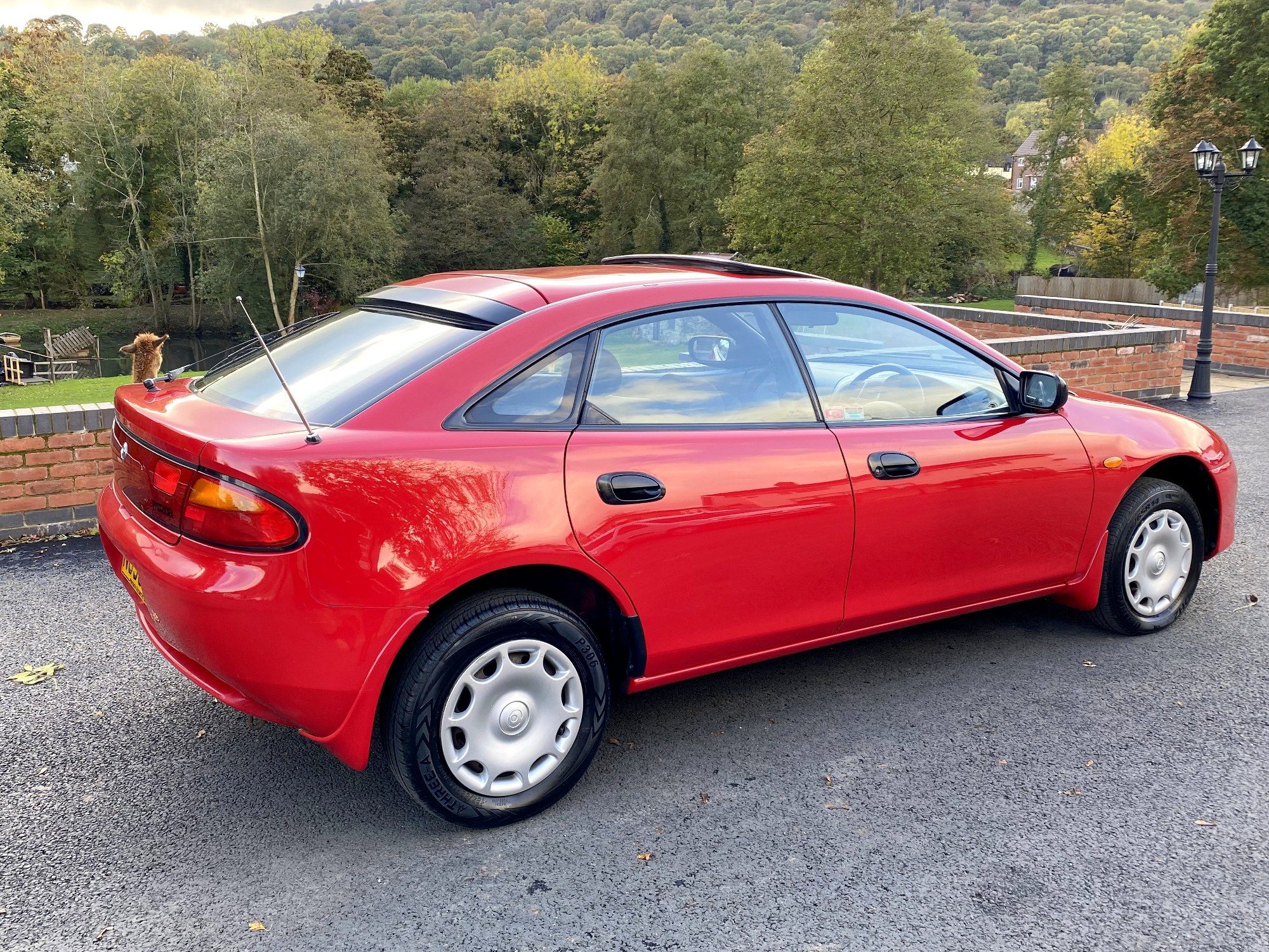 Lot 4 - 1996 Mazda 323f