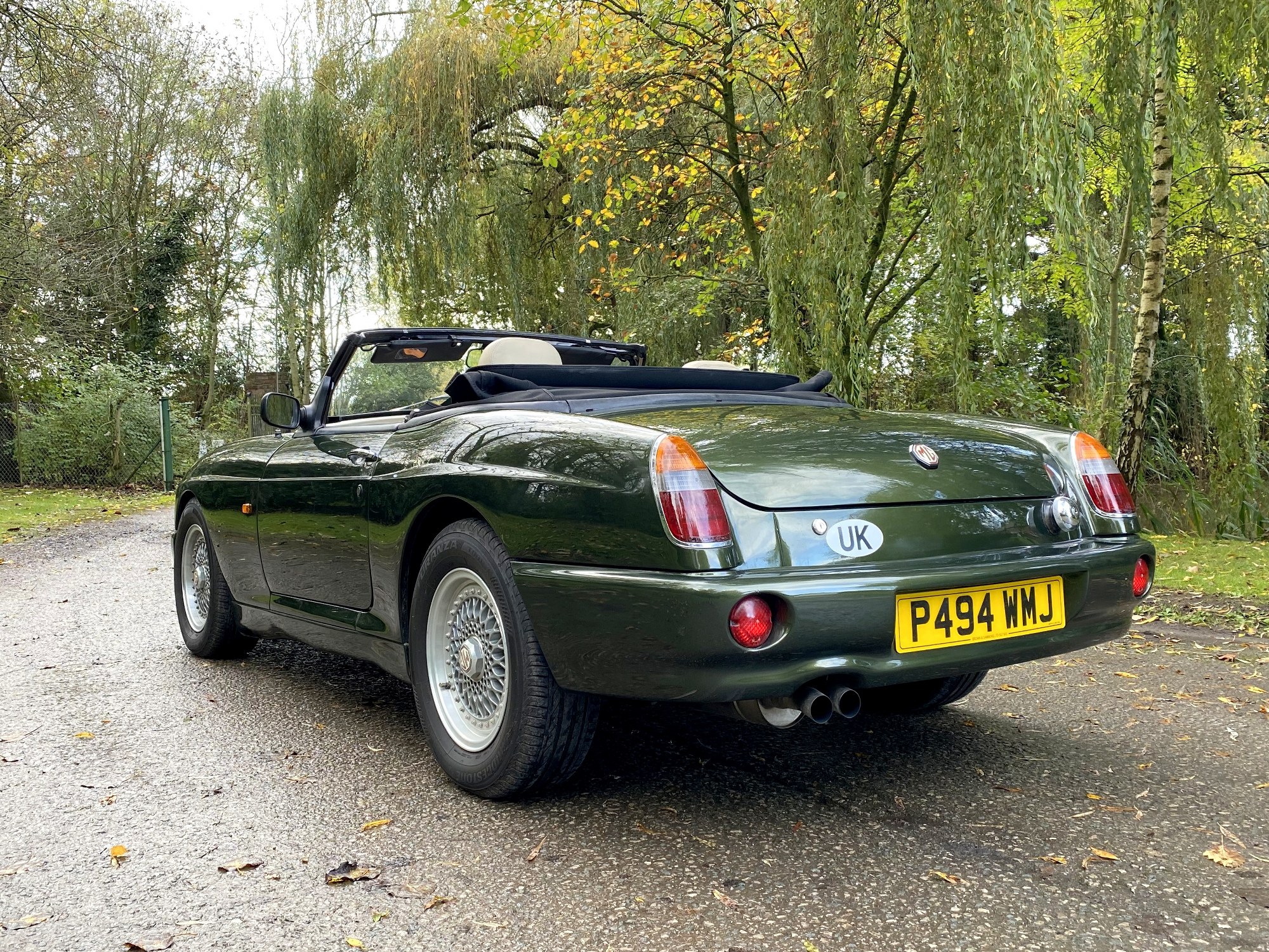 Lot 37 - 1995 MG RV8