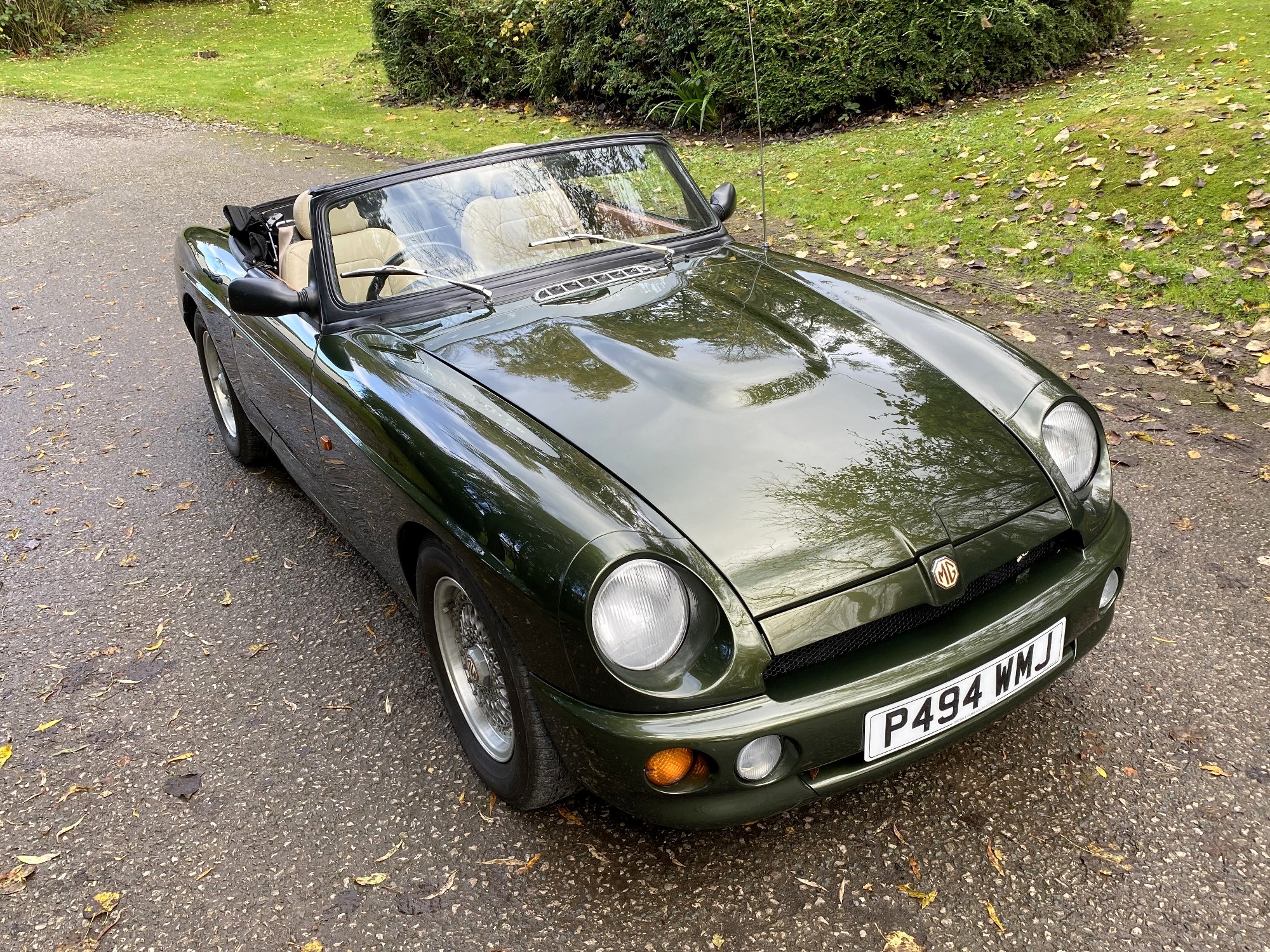 Lot 37 - 1995 MG RV8