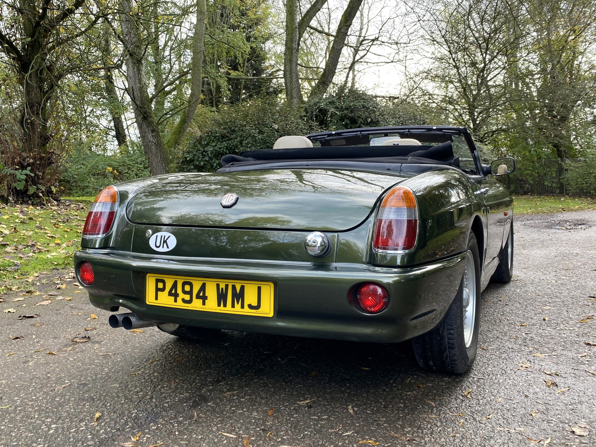 Lot 37 - 1995 MG RV8
