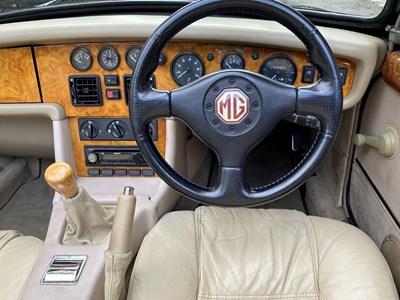 Lot 37 - 1995 MG RV8