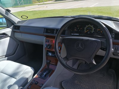 Lot 91 - 1994 Mercedes-Benz E220