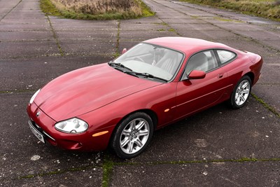 Lot 69 - 1999 Jaguar XK8 4.0