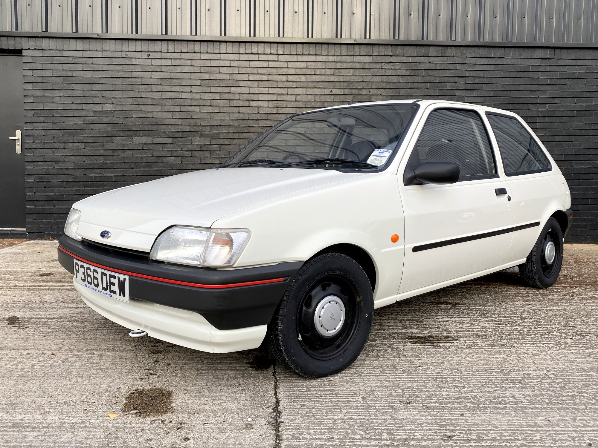 lot-76-1996-ford-fiesta-classic