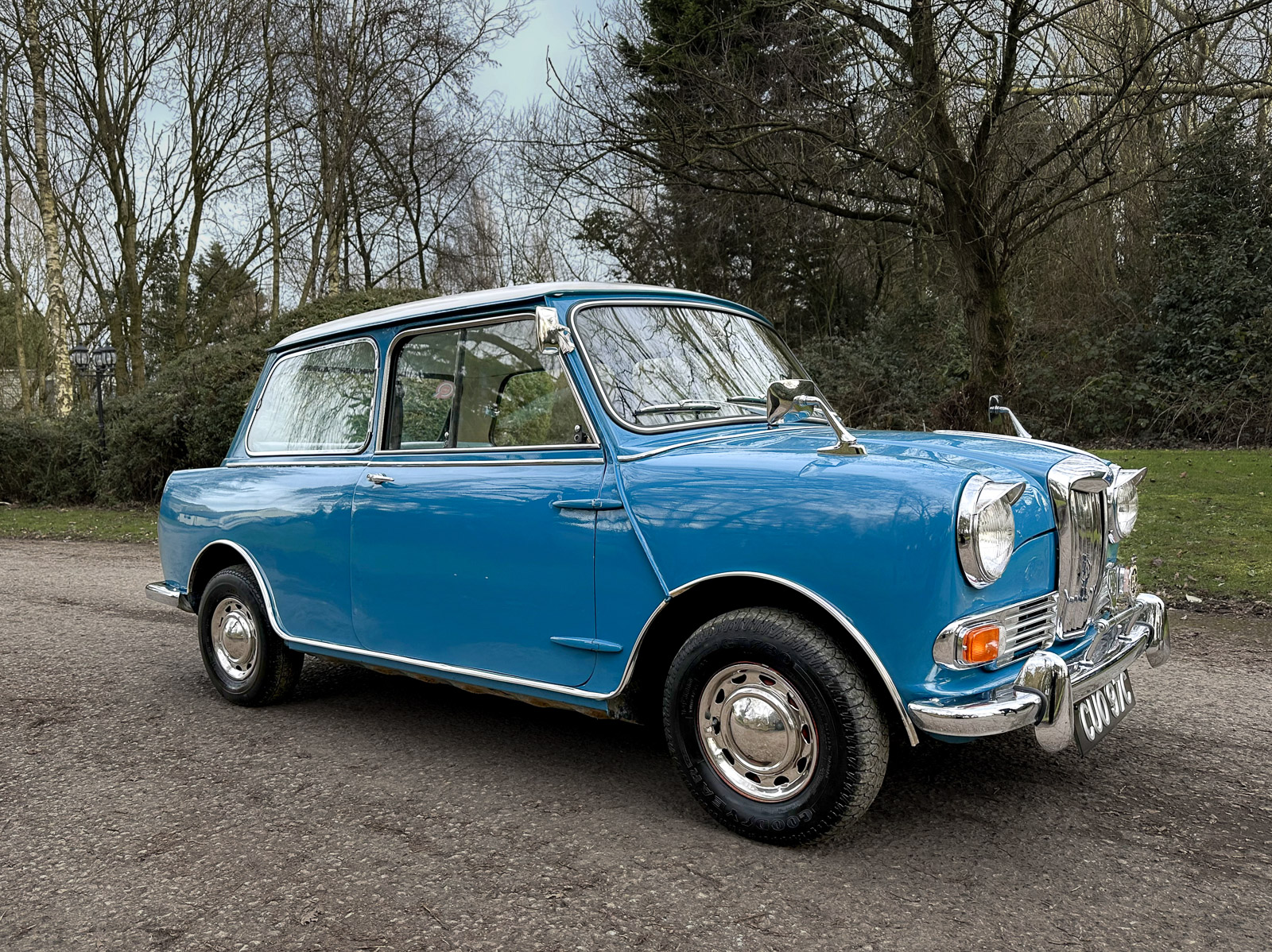 Yellow Riley Elf Lot 30 - 1965 Riley Elf MKII