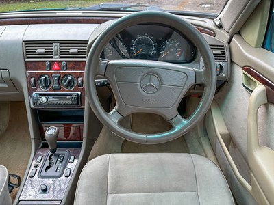 Lot 3 - 1997 Mercedes-Benz C180 Elegance
