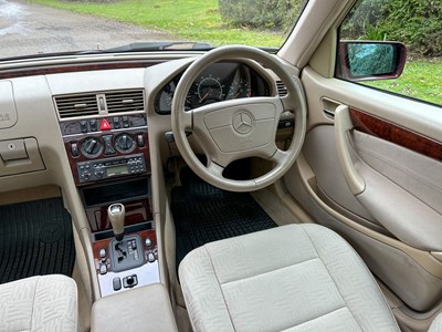 Lot 31 - 1997 Mercedes-Benz C200 Elegance