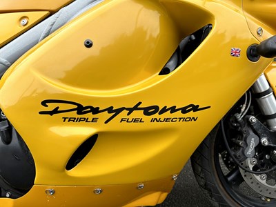 Lot 2 - 1998 Triumph Daytona T595
